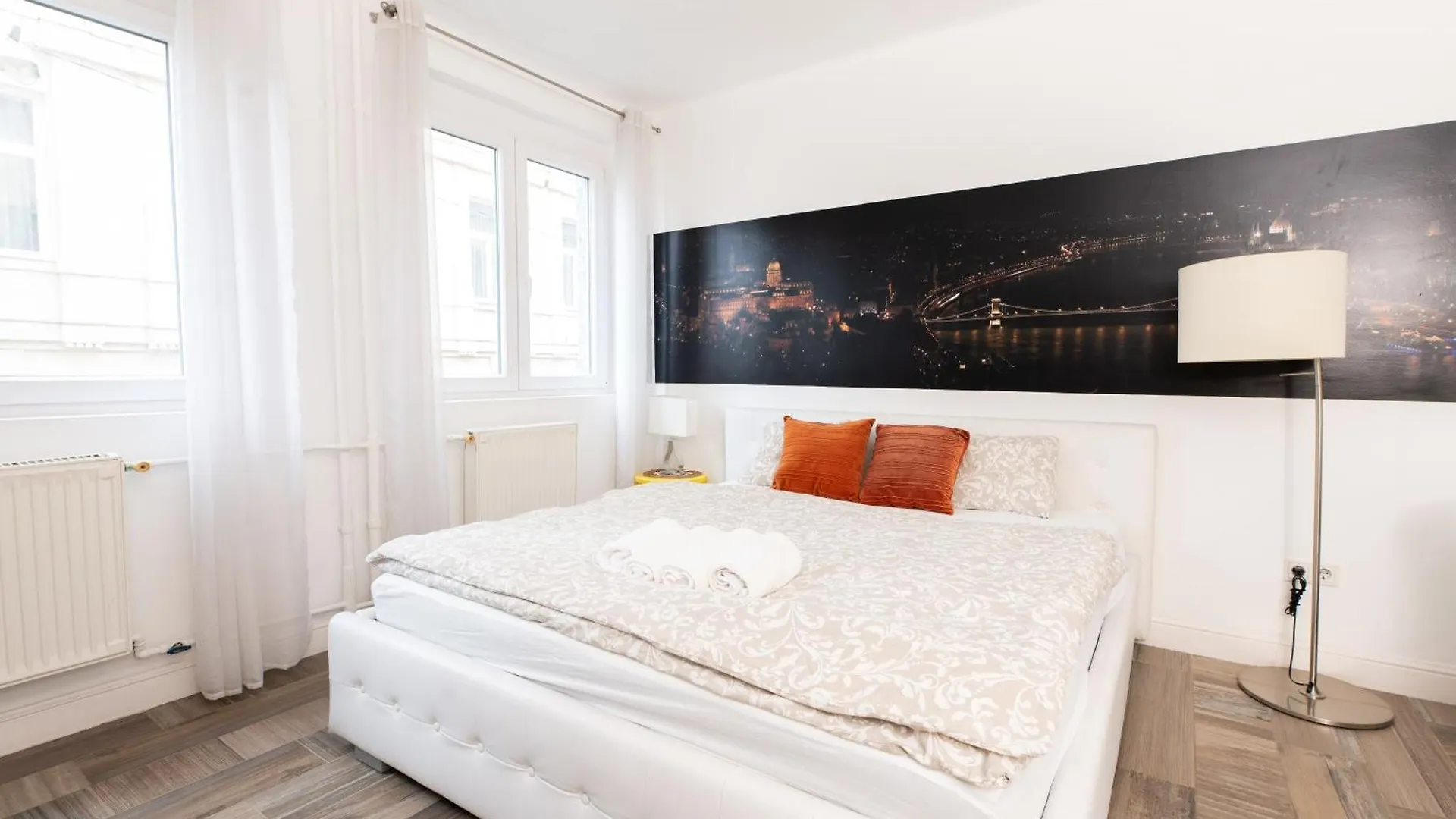 בודפשט Superb Location & Chic Suite W' 2Bedroom 0*,