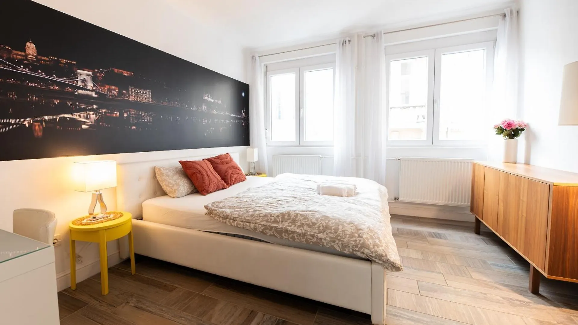 Superb Location & Chic Suite W\' 2Bedroom联系方式